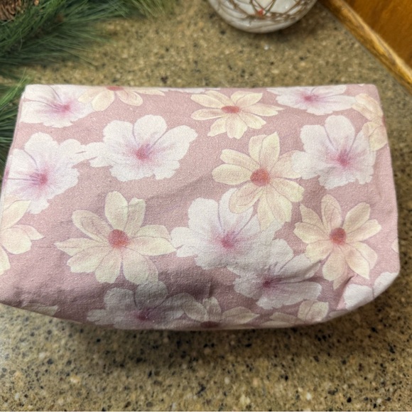 🌸 Floral Zipper Pouch – Wellness, Office or Makeup Essentials - Picture 7 of 14